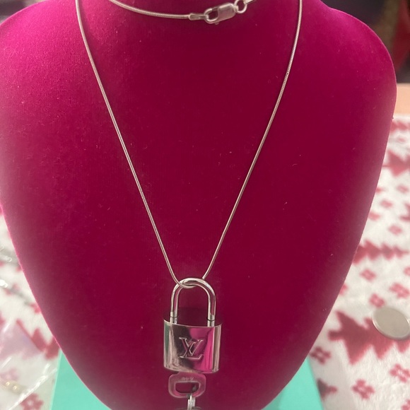 Sliver  lock with key #448 Silver 16” chain - Picture 7 of 8